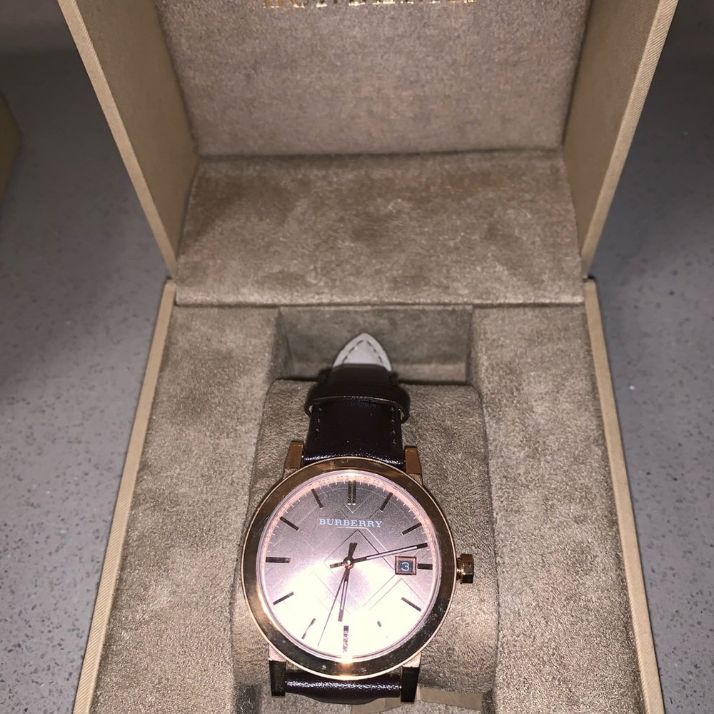 Burberry watch - Picture 6 of 7